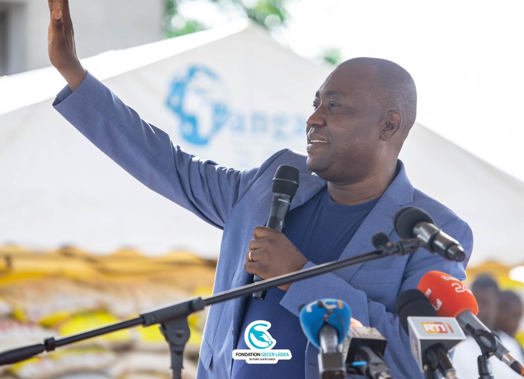 Image 7 - R𝐞𝐦𝐢𝐬𝐞 𝐝𝐞 𝐯𝐢𝐯𝐫𝐞𝐬 𝐚𝐮 𝐩𝐫𝐨𝐟𝐢𝐭 𝐝𝐞 𝟒 𝟎𝟎𝟎 𝐦𝐞́𝐧𝐚𝐠𝐞𝐬 𝐯𝐮𝐥𝐧𝐞́𝐫𝐚𝐛𝐥𝐞𝐬 𝐝𝐞 𝐥𝐚 𝐜𝐨𝐦𝐦𝐮𝐧𝐞 𝐝’𝐀𝐛𝐨𝐛𝐨