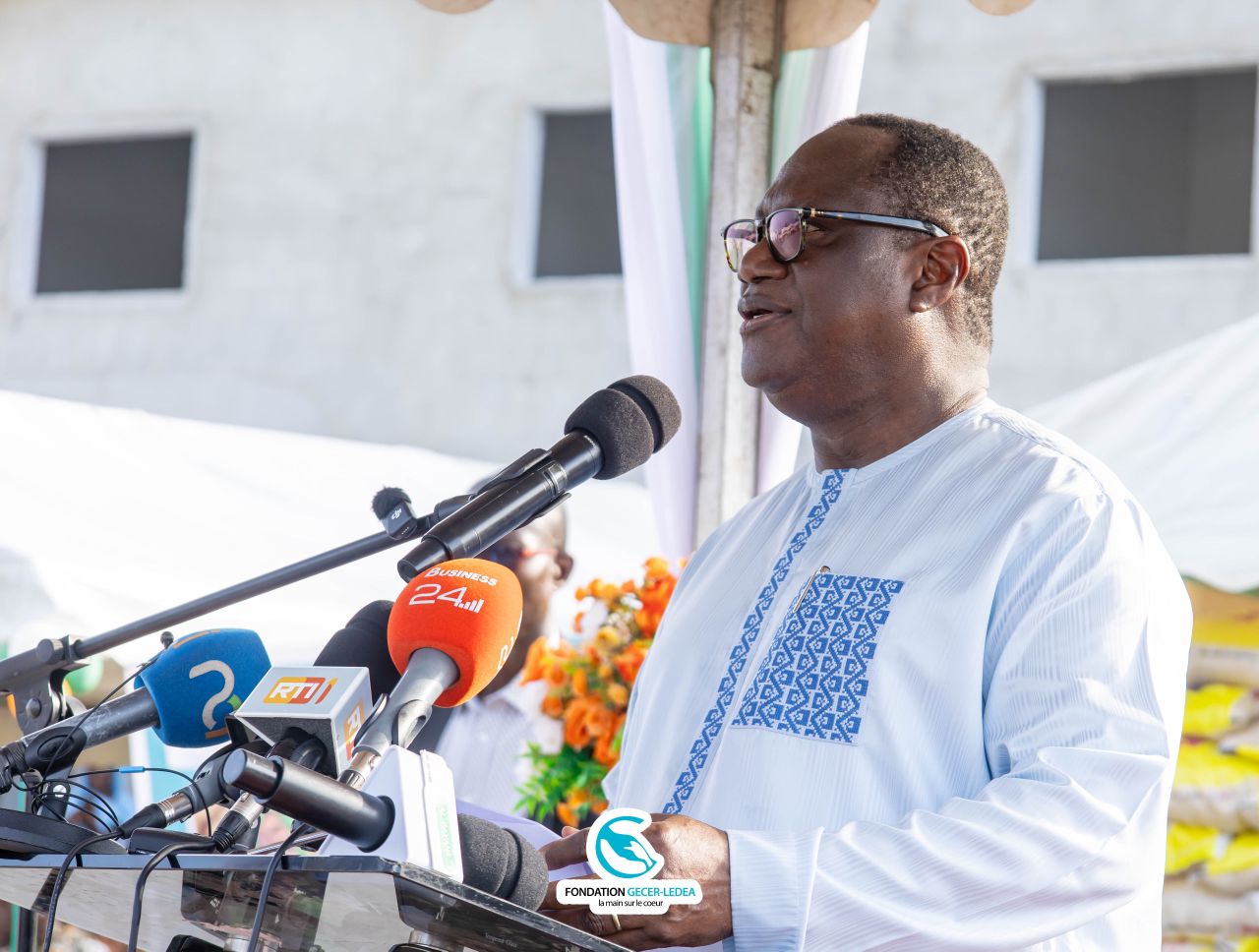 Image 2 - R𝐞𝐦𝐢𝐬𝐞 𝐝𝐞 𝐯𝐢𝐯𝐫𝐞𝐬 𝐚𝐮 𝐩𝐫𝐨𝐟𝐢𝐭 𝐝𝐞 𝟒 𝟎𝟎𝟎 𝐦𝐞́𝐧𝐚𝐠𝐞𝐬 𝐯𝐮𝐥𝐧𝐞́𝐫𝐚𝐛𝐥𝐞𝐬 𝐝𝐞 𝐥𝐚 𝐜𝐨𝐦𝐦𝐮𝐧𝐞 𝐝’𝐀𝐛𝐨𝐛𝐨