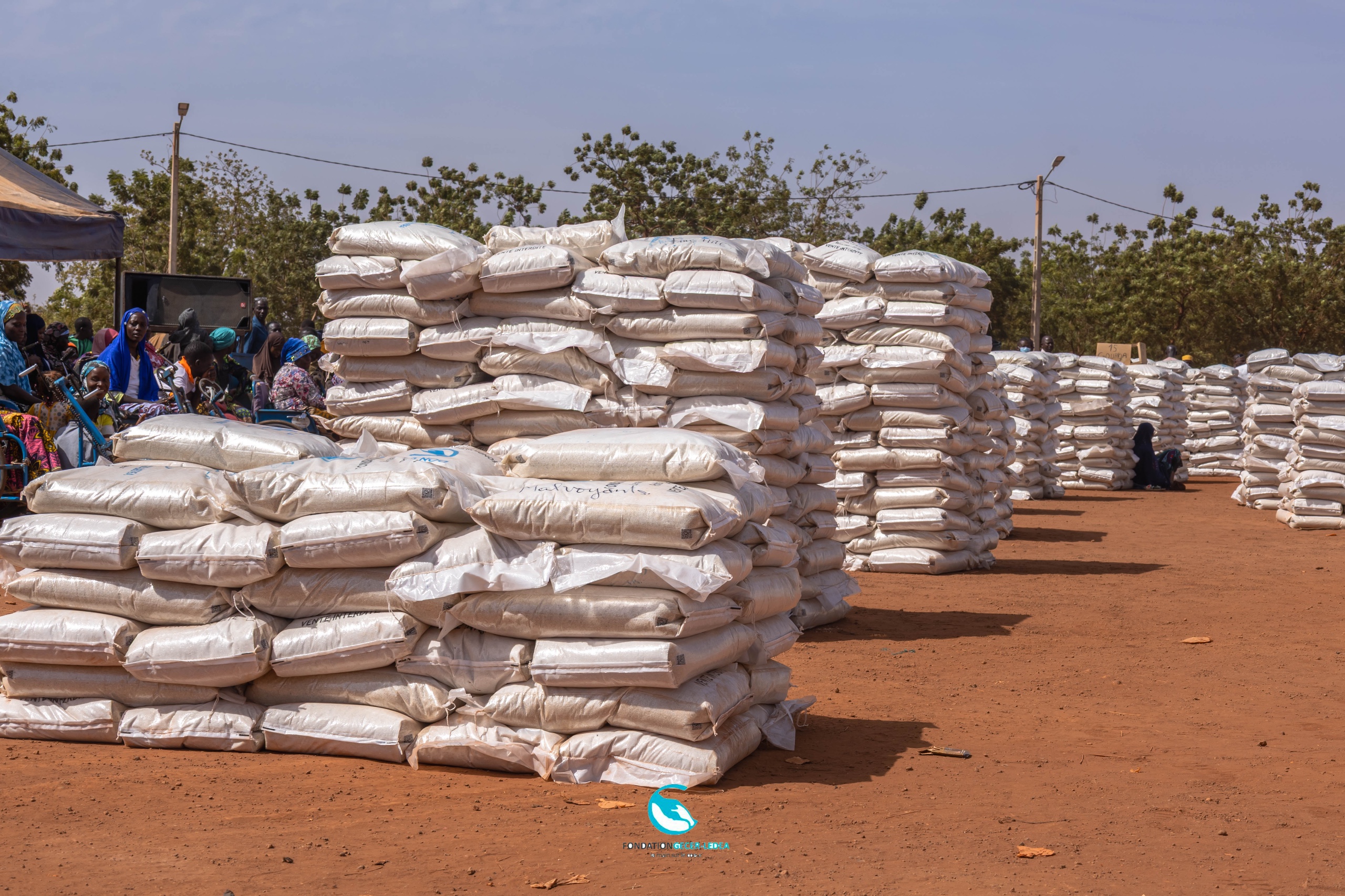 Image 3 - Distribution de 50 tonnes de vivres à plusieurs milliers de familles vulnérables.